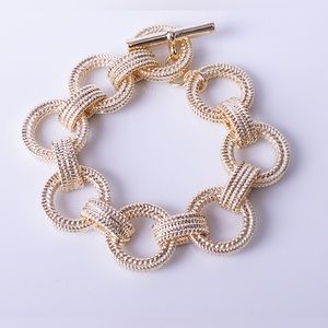 Gorgeous Chunky Gold Bracelet With Toggle Closure. Links Are 1”